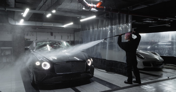 Perintis Car Wash: Kinclong Mobil, Kinclong Hati di Cilacap